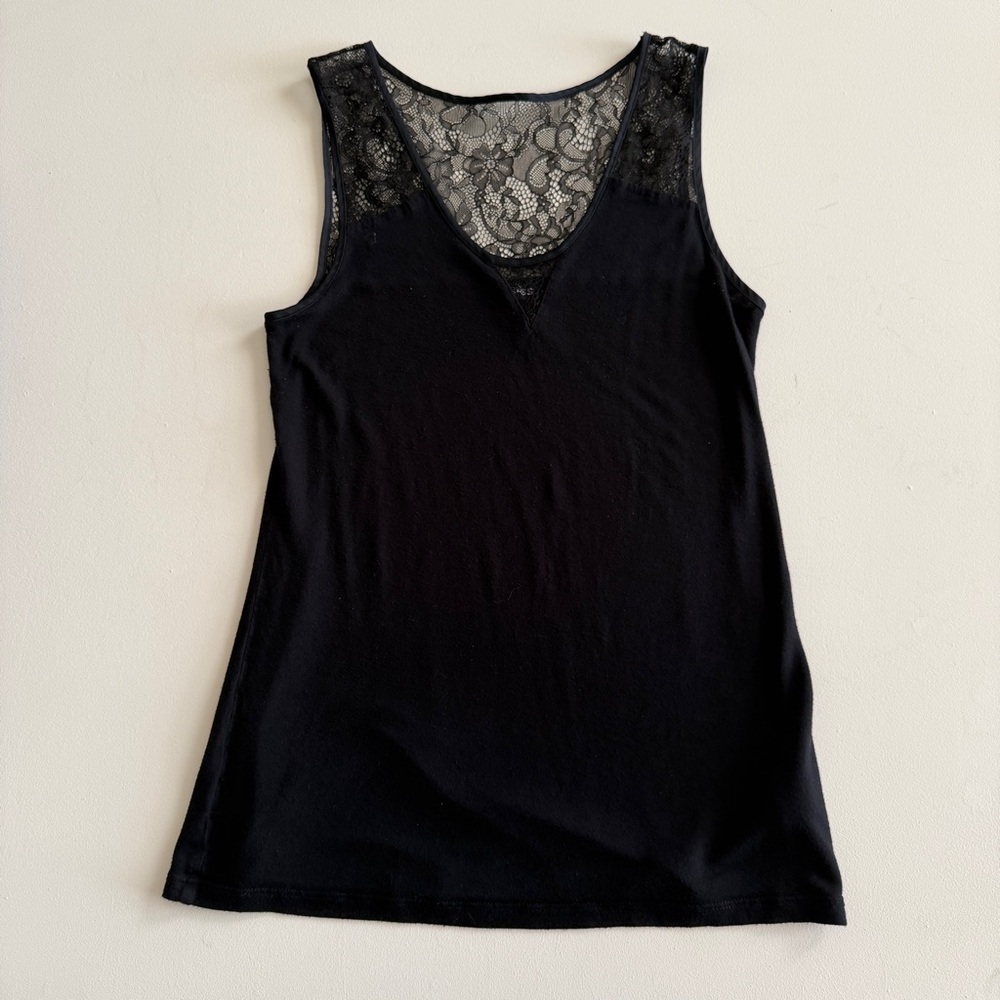 Express - Sleeveless Lace Deatil Top in Black